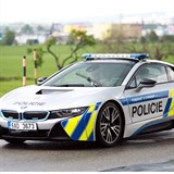 Hasii zveejnili fotografie nabouranho policejnho vozu BMW i8