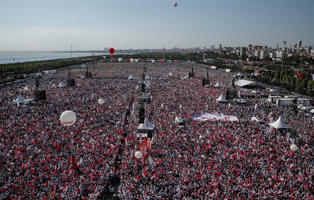 V Istanbulu protestovaly statisíce Turk proti reimu Recepa Erdogana