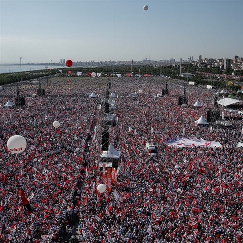V Istanbulu protestovaly statisce Turk proti reimu Recepa Erdogana
