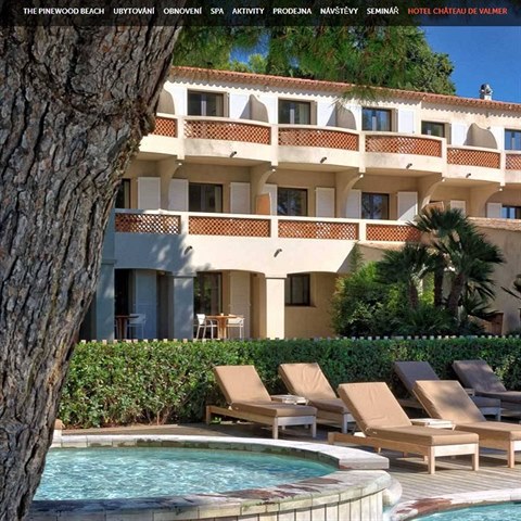 Paroubek s neznámou ženou odjel do hotelu La Pinede Plage v La Croix Valmer, kam tak rád jezdíval s Petrou a Margaritou.