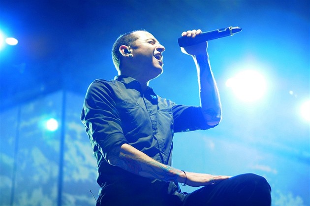 Chester Bennington z kapely Linkin Park spáchal sebevradu.