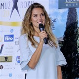 Andrea Bezdkov jako adujc esk Miss rozdvala rady finalistm Mue roku.