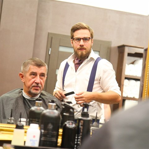 Andrej Babi navtvil znm prask holistv Barbershop.