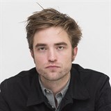 Robert Pattinson je kvli svmu vyjden v prvihu.