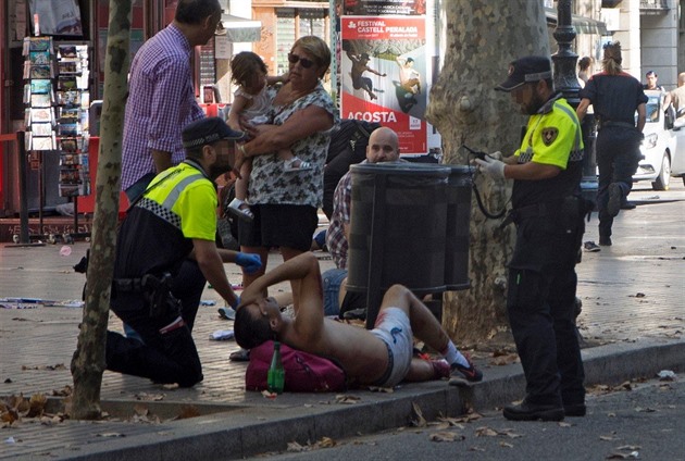 Na bulváru Las Ramblas zstalo 13  mrtvých a více jak 50 zranných.