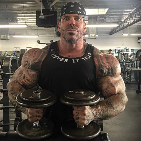 Rich Piana je v kmatu.