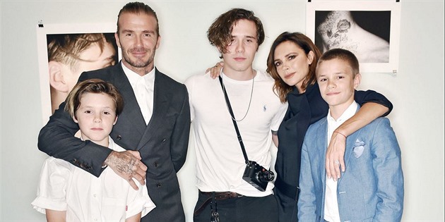 Beckham family na výstav Brooklynových fotek.