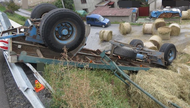 Policisté zjistili, e traktor, jedoucí ve smru od obce Mlade na ervenou...