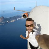 Brazilsk pilot Daniel Centeno si vystelil ze svch ptel na sociln sti.