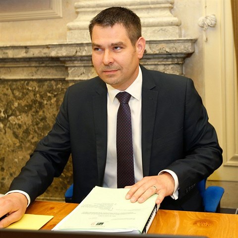 Ministr Jiří Havlíček bude řešit pěkný problém.