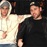 Justin Bieber a Scooter Braun.