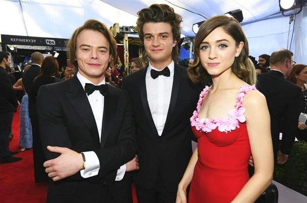 Charlie Heaton (vlevo) ze seriálu Stranger Things