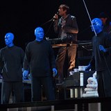 Blue Man Group bhem jednoho z vystoupen, kter ms hned nkolik prvk.