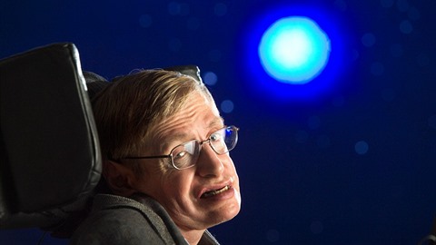 Stephen Hawking byl skvlým vdcem a výjimeným muem.