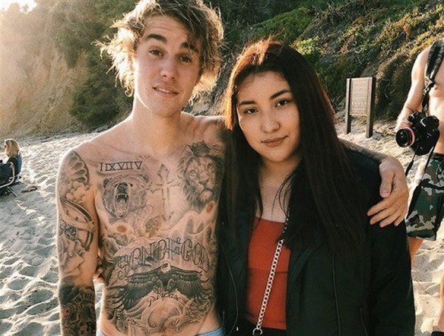 Justin Bieber potil fanynky na plái spoleným focením