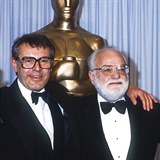 Milo Forman a Saul Zaentz na snmku z pedvn Oscar v roce 1985
