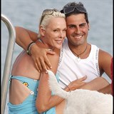 Brigitte Nielsen se souasnm manelem Mattia Dessim ek sv 5. dt!