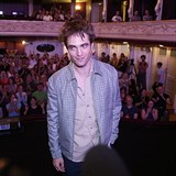 Robert Pattinson v Mstskm divadle v Karlovch Varech.