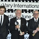 Karlovart laureti Robert Pattinson, Jaromr Hanzlk a Barry Levinson.