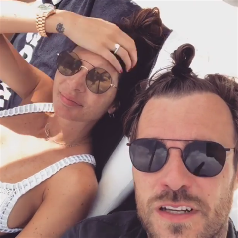 Leoš Mareš si při dovolené na Mykonosu stihl i vydělat nějaké peníze.