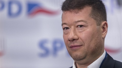 Tomio Okamura se zamyslel, hotový rozumbrada, respektive rozumsoubradí Tomio Okamura se zamyslel, hotový rozumbrada, respektive rozumsoubradí