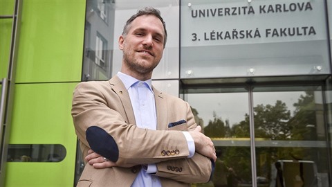 Zdeněk Hřib je vystudovaný lékař, většinu profesního života se živil jako... Zdeněk Hřib je vystudovaný lékař, většinu profesního života se živil jako...