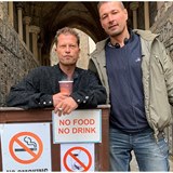 Herec Til Schweiger pobavil fanouky fotkou s reisrem Jana iky Petrem...