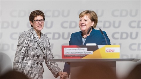Na scénu přichází nová Angela! Jmenuje se Annegret Krampová-Karrenbauerová a... Na scénu přichází nová Angela! Jmenuje se Annegret Krampová-Karrenbauerová a...