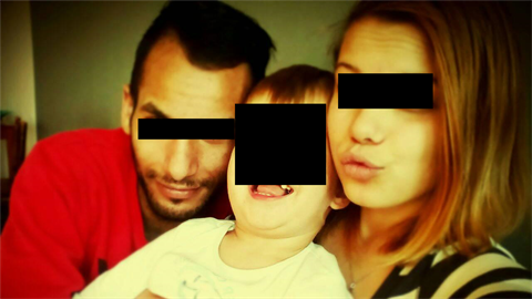 Na první pohled spokojená rodinka, ve skutečnosti Josef K. tříletého chlapečka... Na první pohled spokojená rodinka, ve skutečnosti Josef K. tříletého chlapečka...