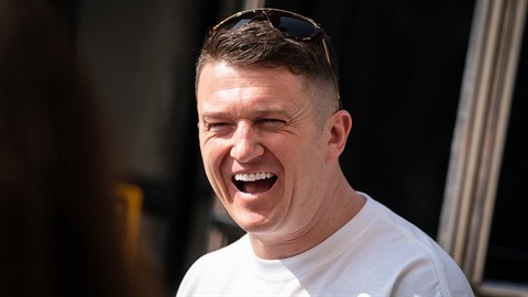 Tommy Robinson je známý provokatér. Tommy Robinson je známý provokatér.