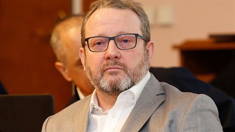 Švýcarská policie zatkla a převezla do vězení Petra Krause. Byl tam odsouzen k... Švýcarská policie zatkla a převezla do vězení Petra Krause. Byl tam odsouzen k...