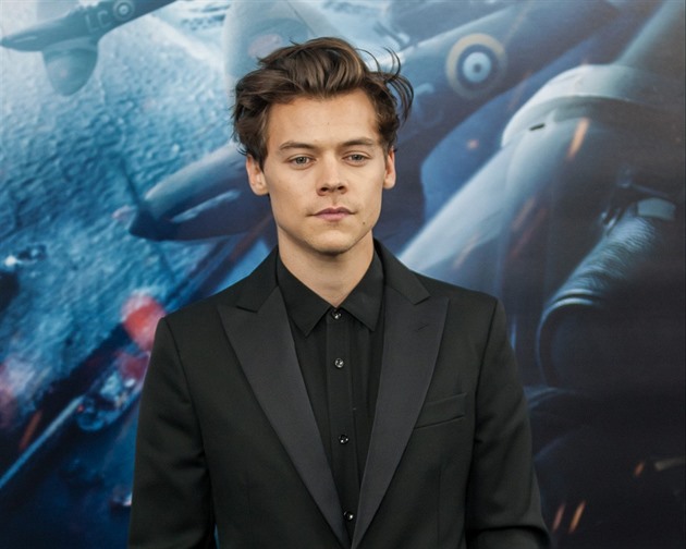 Harry Styles neml problém vyrazit dvakrát ve stejném modelu