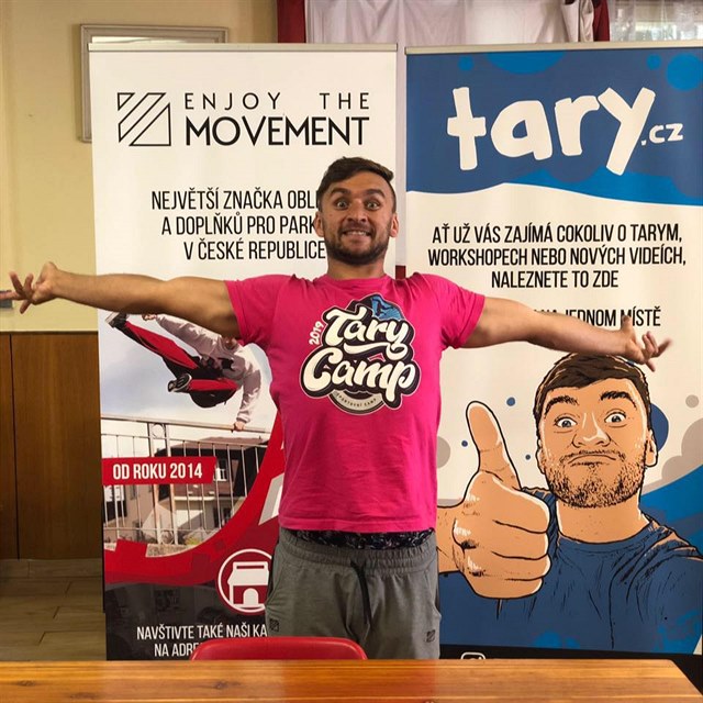 Youtuber Tary se k problému v táboře postavil dost svérázně.