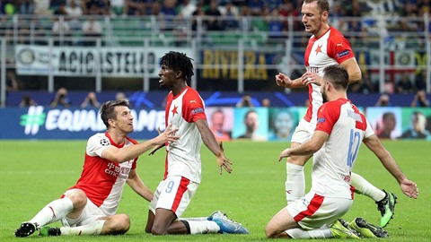 Fotbalová Slavia vstoupila do Ligy mistr remízou na stadionu Interu Milán....