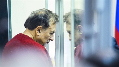 Profesor historie Oleg Sokolov zavraždil svou milenku a studentku Anastázii... Profesor historie Oleg Sokolov zavraždil svou milenku a studentku Anastázii...