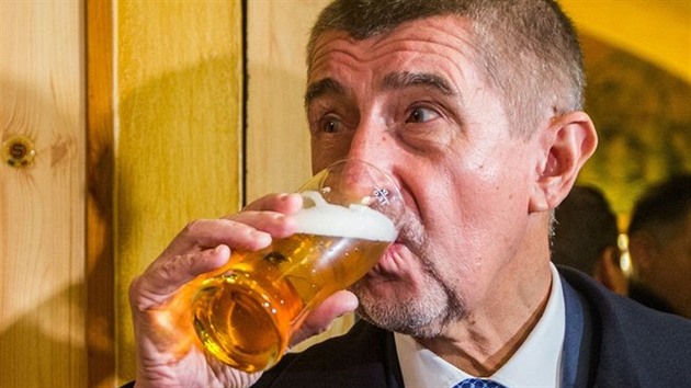 Andrej Babi chce sníit DPH na pivo. 