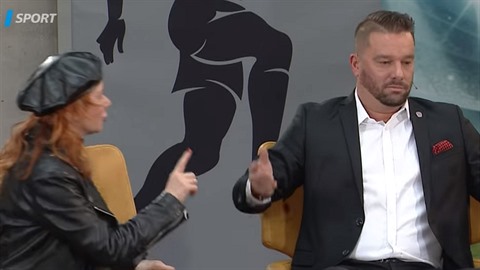 Bára Štěpánová byla hostem fotbalové talkshow a větší pocit trapnosti dnes asi... Bára Štěpánová byla hostem fotbalové talkshow a větší pocit trapnosti dnes asi...
