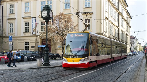 Tramvaje Škoda 15T dělají Praze zatím samé starosti. Stály přitom kolem dvaceti... Tramvaje Škoda 15T dělají Praze zatím samé starosti. Stály přitom kolem dvaceti...