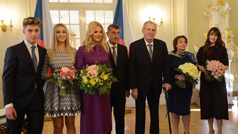 Na novoročním obědě v Lánech kromě prezidenta Miloše Zemana, manželky Ivany a... Na novoročním obědě v Lánech kromě prezidenta Miloše Zemana, manželky Ivany a...