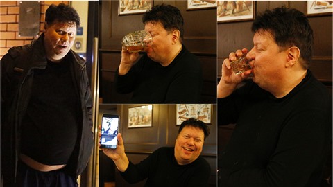 Timo Tolkki přletěl sice do Prahy jako žebrák, žije si ale jako král. Timo Tolkki přletěl sice do Prahy jako žebrák, žije si ale jako král.