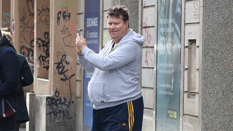 Timo Tolkki se ukázal jako štědrý otec. Timo Tolkki se ukázal jako štědrý otec.