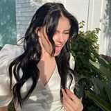 Ariel Winter pláče, že se jí zase zmenšili kozi? Ariel Winter pláče, že se jí zase zmenšili kozi?