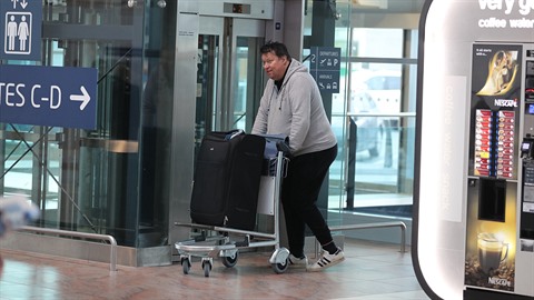 Timo Tolkki dnes odletěl z Prahy. Timo Tolkki dnes odletěl z Prahy.