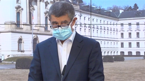Andrej Babiš na tiskové konferenci znovu v roušce. Andrej Babiš na tiskové konferenci znovu v roušce.