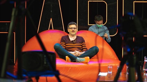 Patrik Hartl by měl jít jako kmenový autor a režisér divadla příkladem. Moc mu... Patrik Hartl by měl jít jako kmenový autor a režisér divadla příkladem. Moc mu...