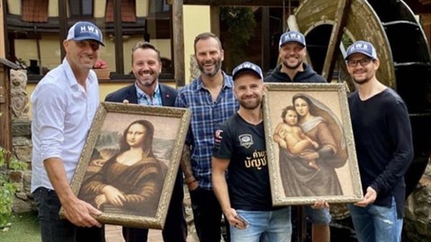 Slavní sportovci přišli podpořit Nadaci pro děti postižené mozkovou obrnou... Slavní sportovci přišli podpořit Nadaci pro děti postižené mozkovou obrnou...