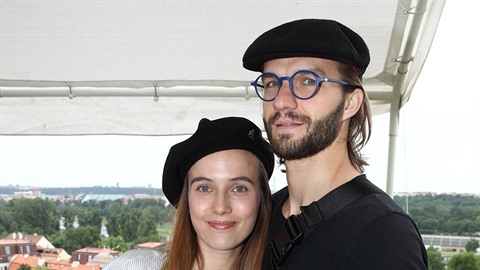 Tereza Ramba s manželem Matyášem na křtu vín na vinici svaté Kláry v Botanické... Tereza Ramba s manželem Matyášem na křtu vín na vinici svaté Kláry v Botanické...