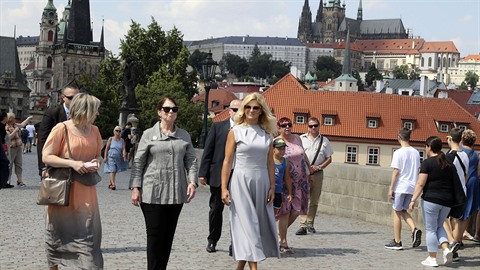 Manželka amerického šéfa diplomacie Mika Pompea Susan obdivovala krásy Prahy z... Manželka amerického šéfa diplomacie Mika Pompea Susan obdivovala krásy Prahy z...