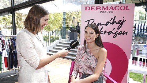 I když má půl roku po porodu, modelčin manžel by chtěl další dítě. I když má půl roku po porodu, modelčin manžel by chtěl další dítě.