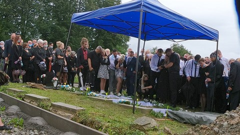 Zdrcení rodiče se nedokázali udržet na nohou. Zdrcení rodiče se nedokázali udržet na nohou.